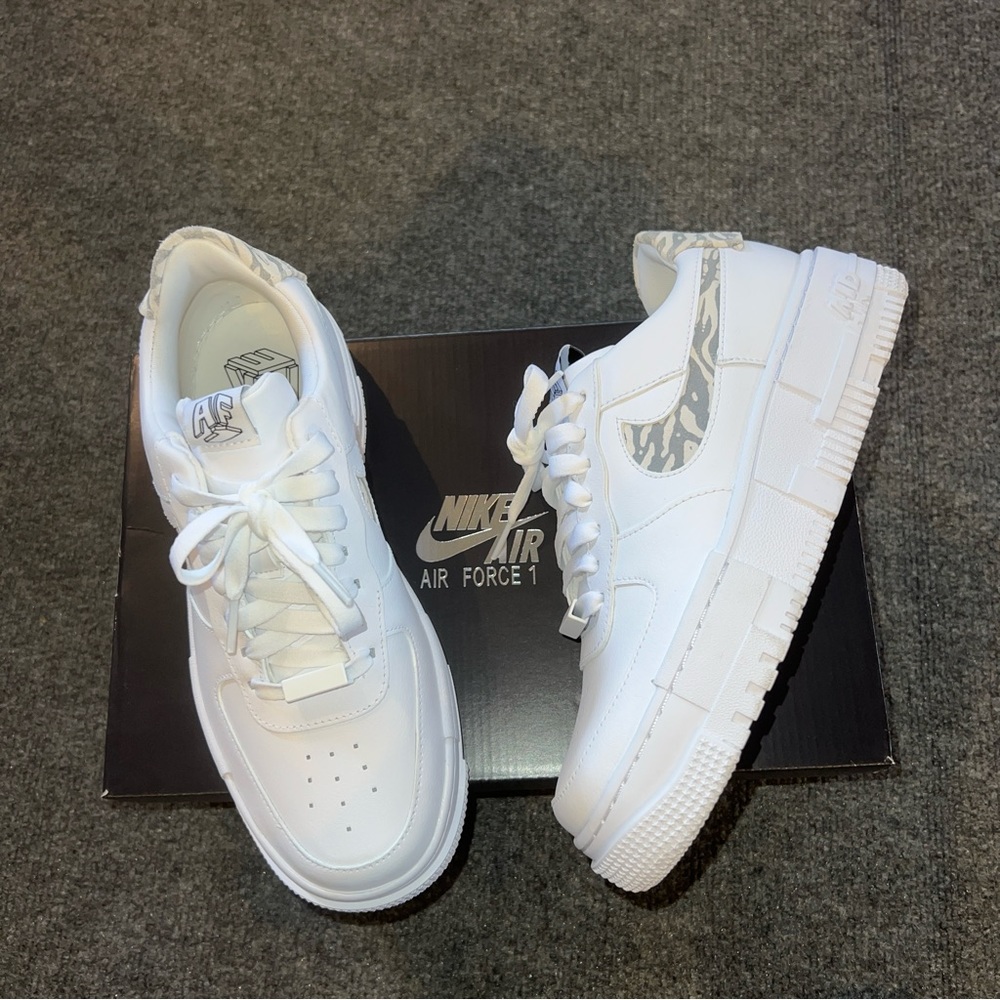Nike Air Force 1 Pixel SE Women’s 8 DH9632-100 Sneakers